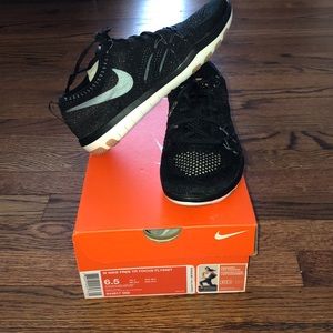 Nike Free TR Focus FlyKnit Sneakers